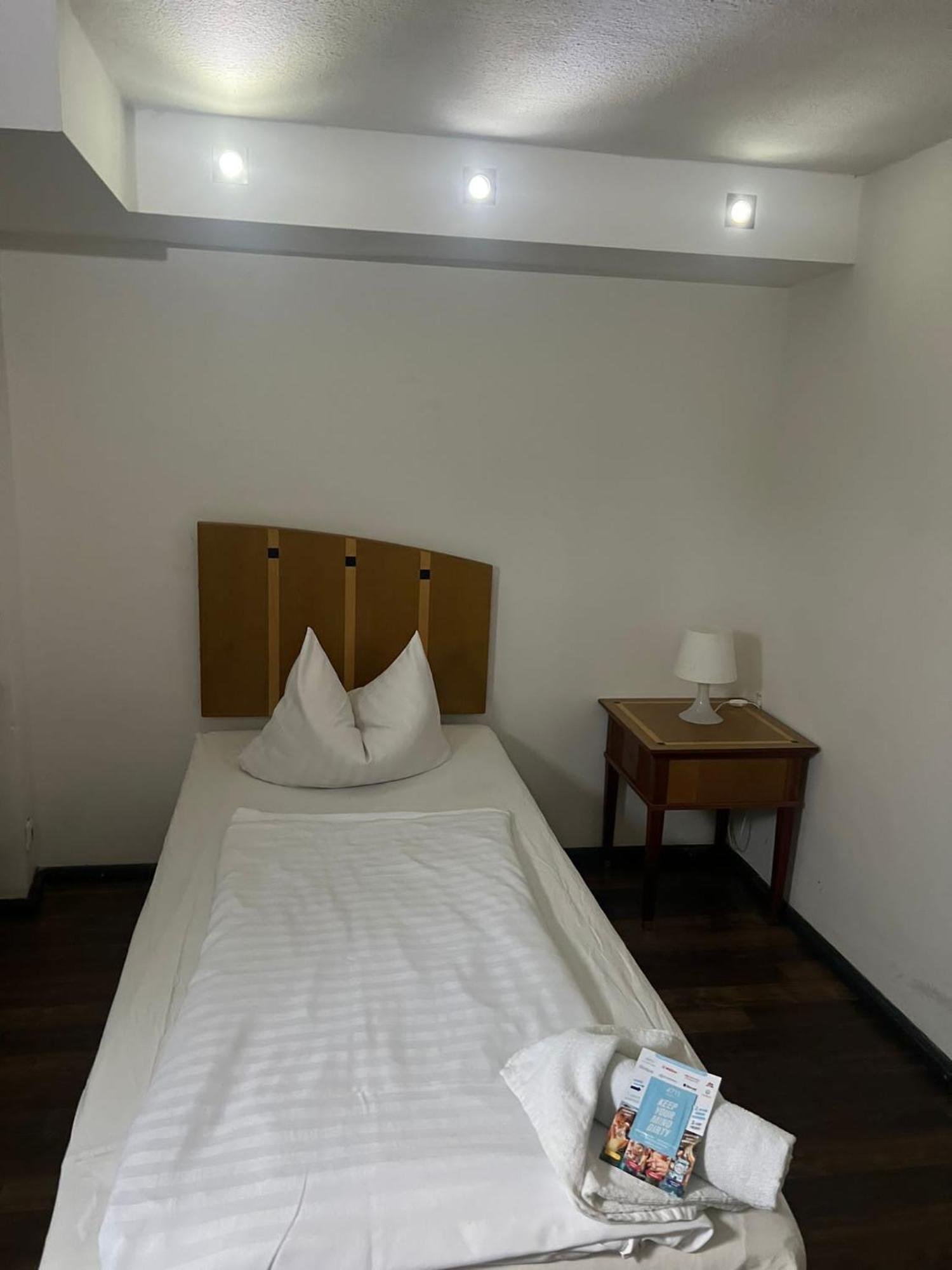 Gz Hostel Бонн Экстерьер фото