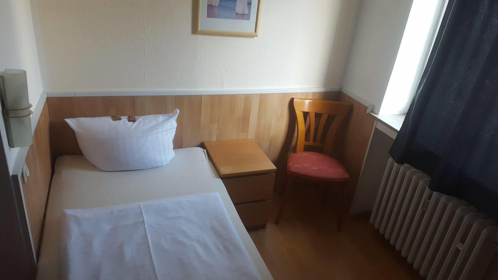 Gz Hostel Бонн Экстерьер фото