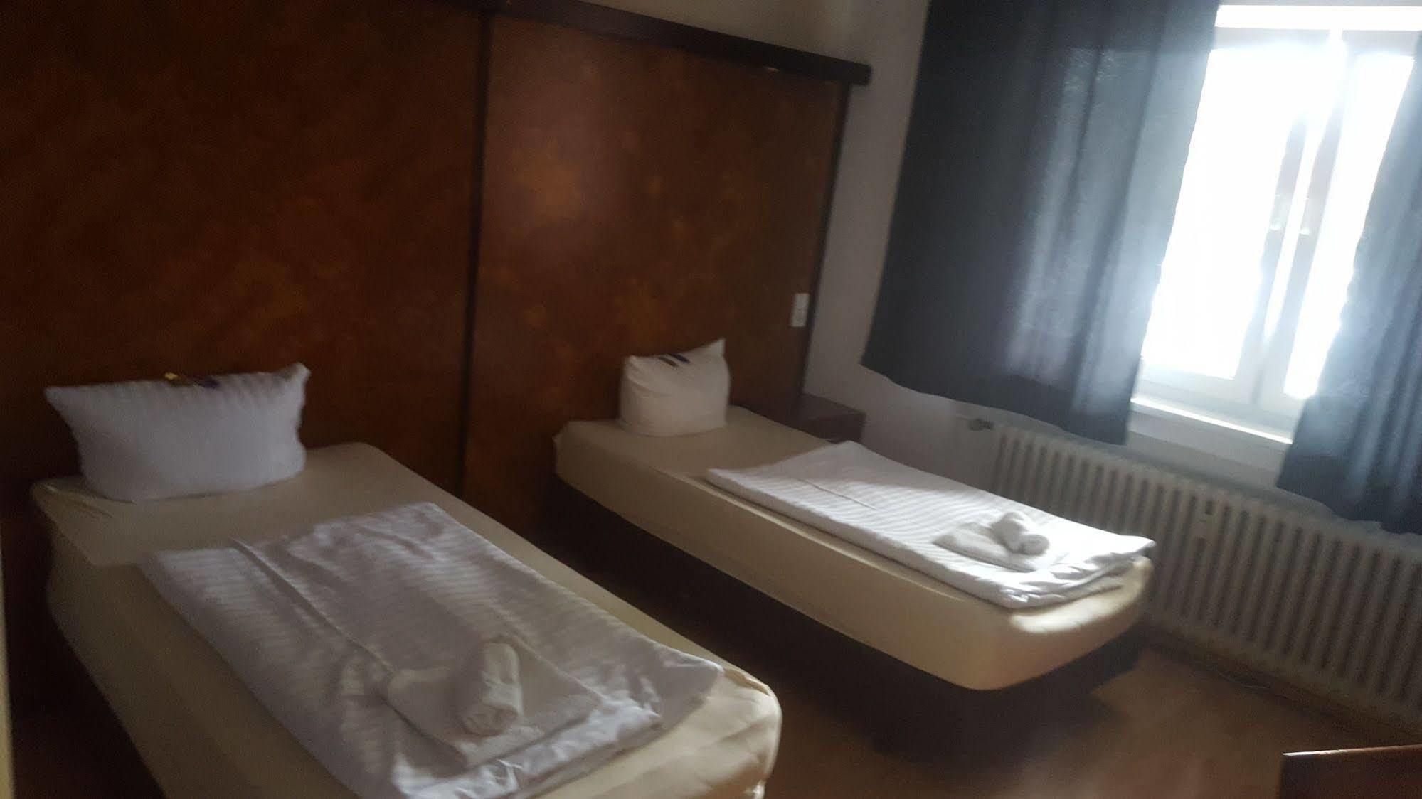 Gz Hostel Бонн Экстерьер фото